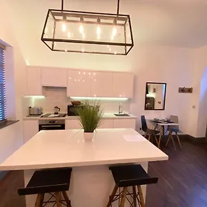  Apartment At The Coach House